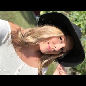 Meet your Posher, Sabrina